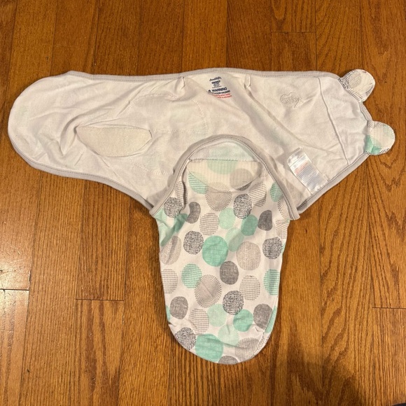 SwaddleMe Mint and Gray Baby Swaddle Size S/M - Picture 4 of 5